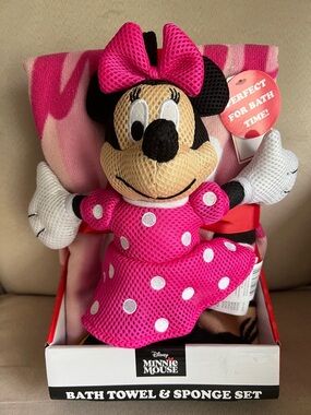 New Disney Minnie Mouse Bath Towel & Sponge Set
